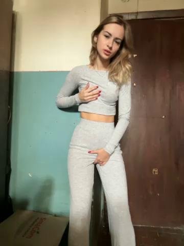 -Molly-Mae- Webcam 2023-09-18