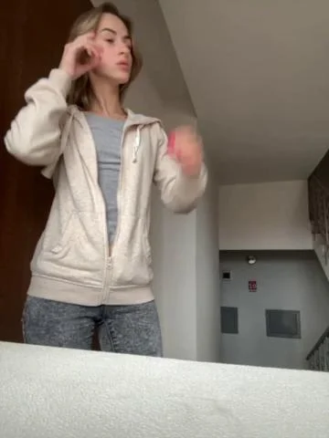 -Molly-Mae- Webcam 2023-10-24