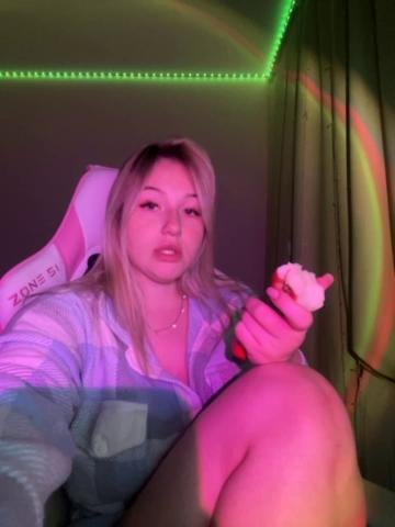 BoredGirl Webcam 2023-10-31