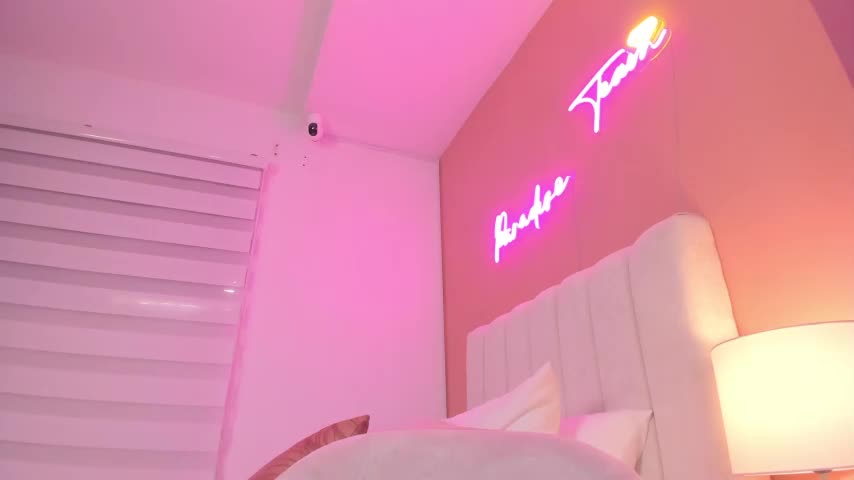 Emaboobs Webcam 2023-10-23