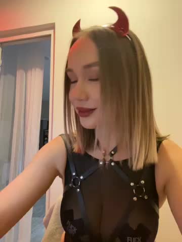 Emili1- Webcam 2023-10-30