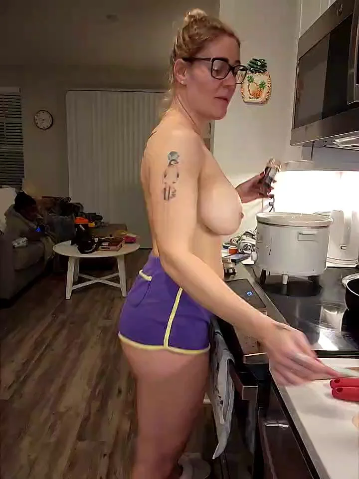 HollyTattoo Webcam 2023-12-30