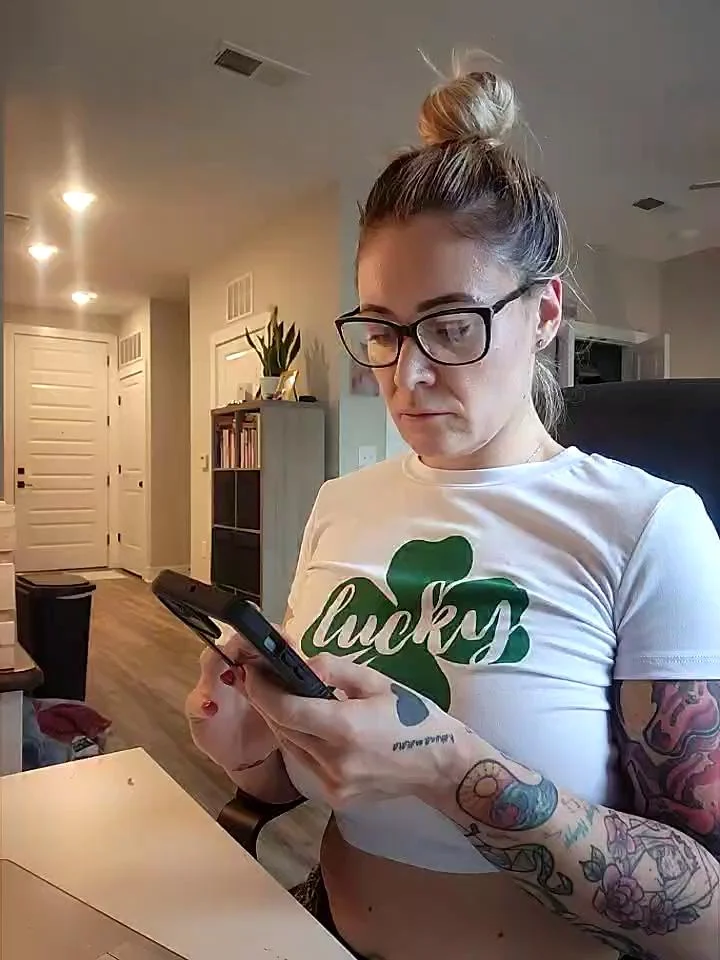 HollyTattoo Webcam 2024-01-09