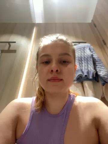 JucieLussie Webcam 2023-09-27