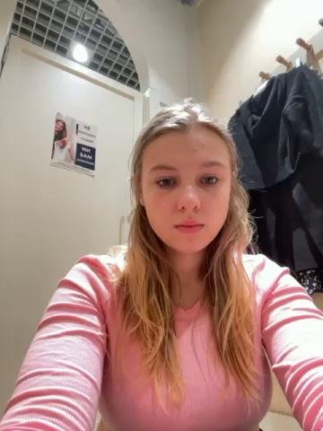 JucieLussie Webcam 2023-09-18