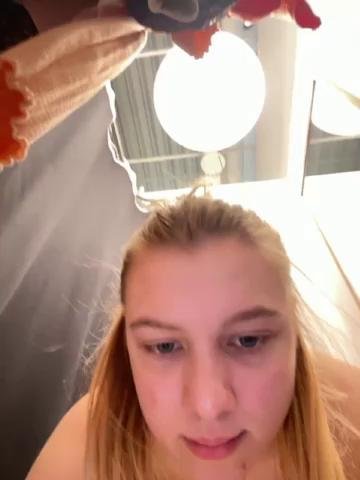JucieLussie Webcam 2023-11-26