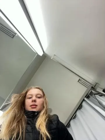 JucieLussie Webcam 2023-11-26