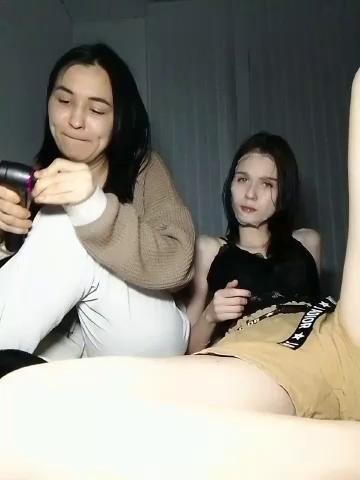 Lesbian2Girl Webcam 2023-12-08