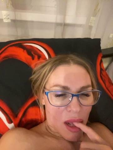 Lisa1225 Webcam 2023-11-26