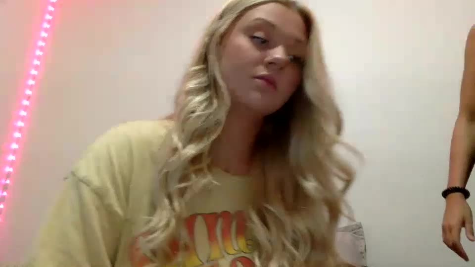 Prettypoliteladies Webcam 2023-07-11