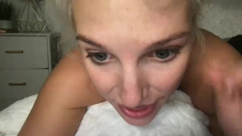 Sweet_Irida Webcam 2023-10-16