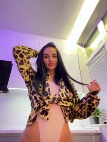 Sweetkira25 Webcam 2023-10-22