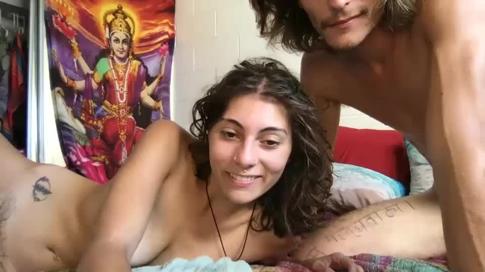 Veganhippiecouple Webcam 2023-09-17