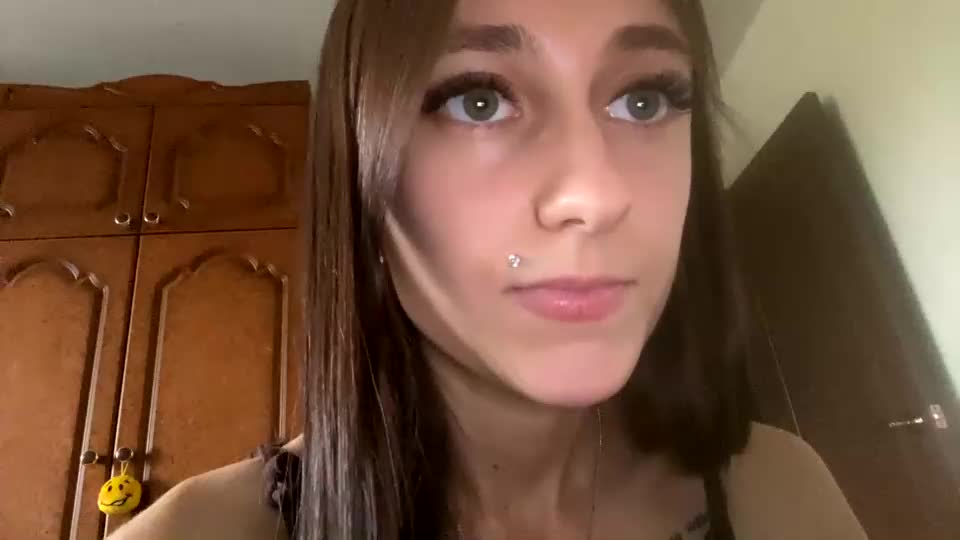 Viktoria9898 Webcam 2023-10-23