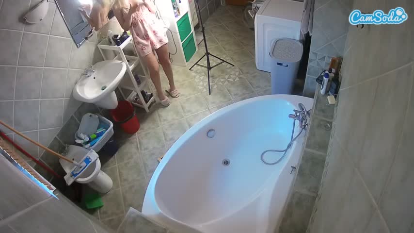 Voyeurcam-julmodels-bath-1st-1 Webcam 2023-10-21