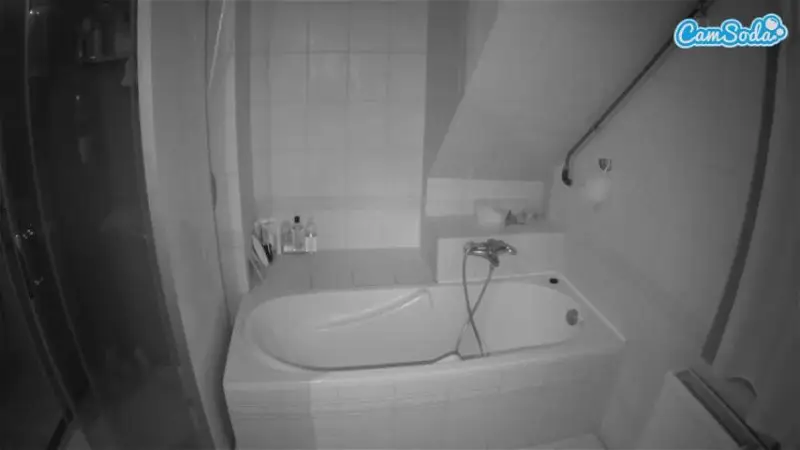 Voyeurcam-julmodels-bath-2nd-1 Webcam 2023-09-27