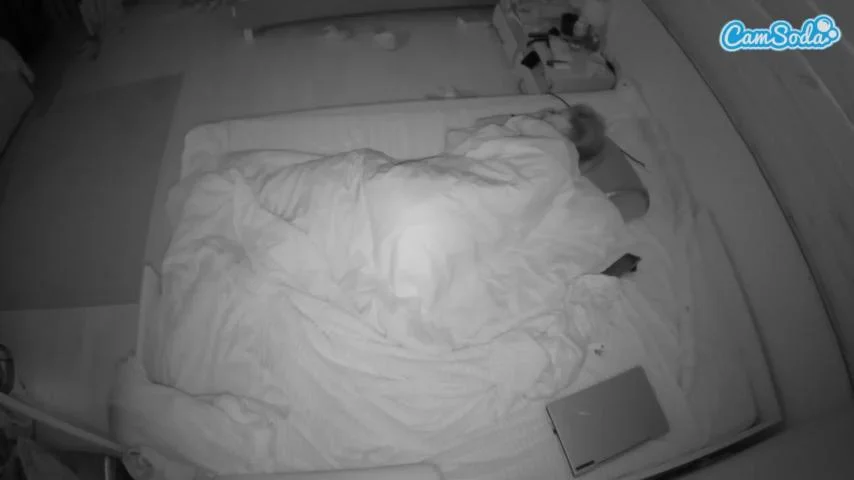 Voyeurcam-julmodels-whitebed-3 Webcam 2023-10-03