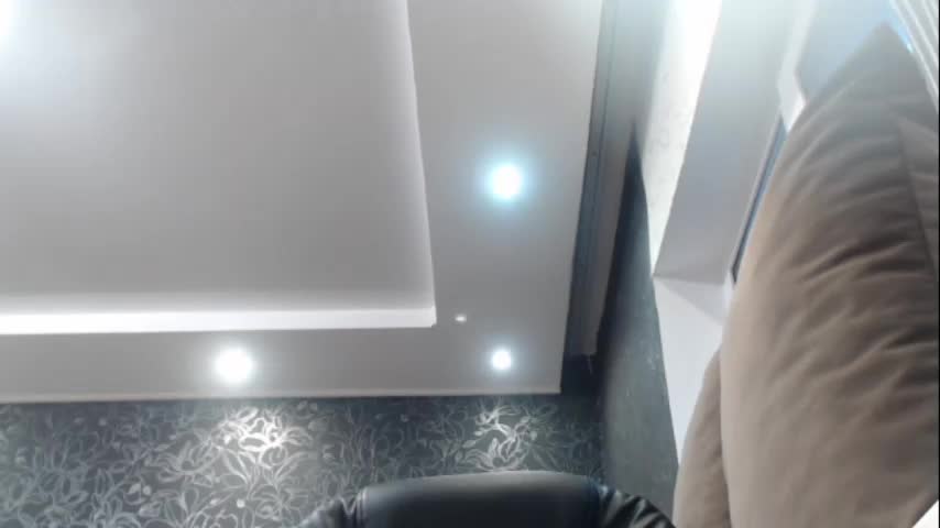 Yana_may Webcam 2023-04-25