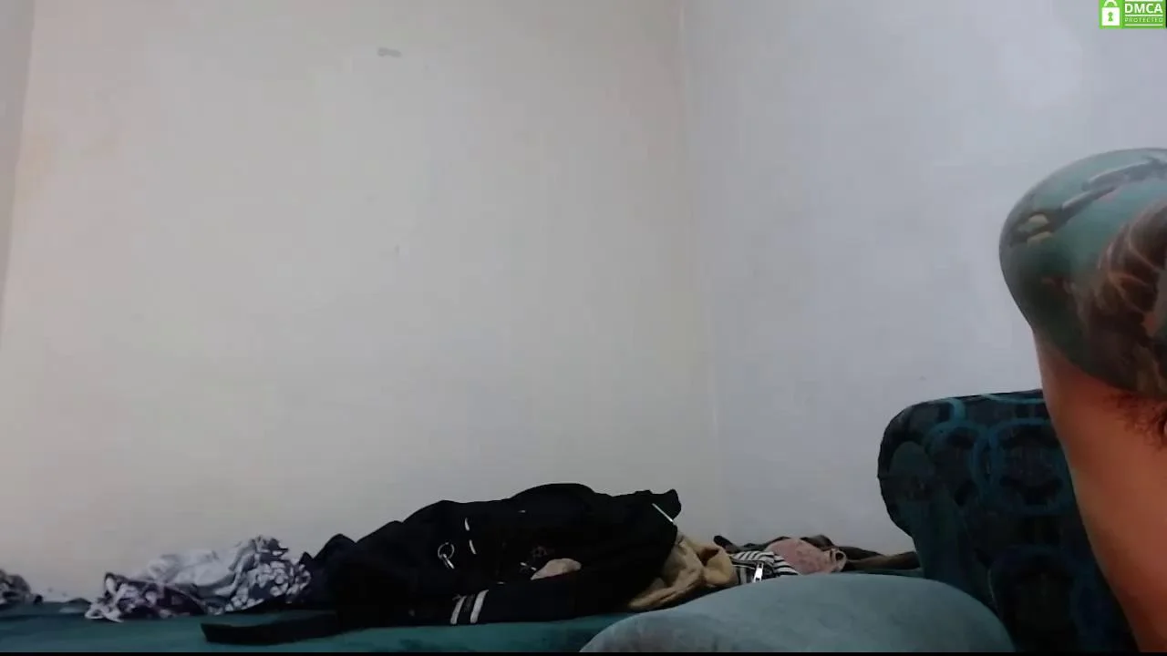 JulianYlucia Webcam 2024-06-10