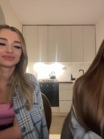 EmilyandMira Webcam 2024-12-26