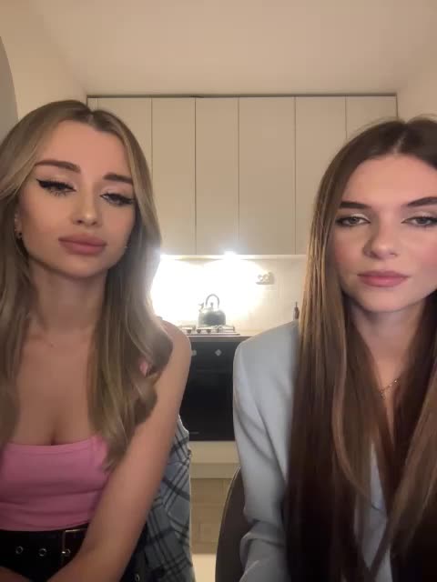 EmilyandMira Webcam 2024-12-26