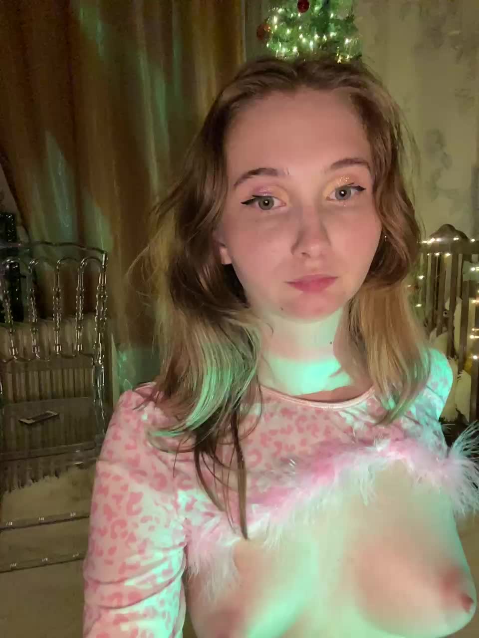 PeachGirl Webcam 2024-12-26