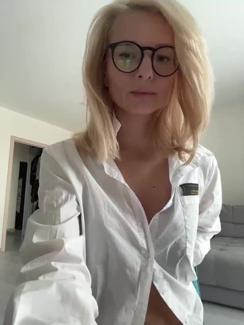 -Molly- Webcam 2025-01-03