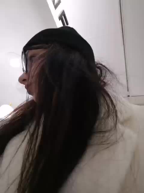 Kris_kiskis Webcam 2025-02-10