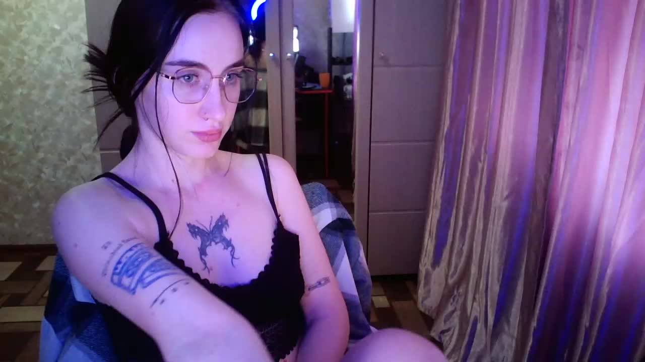 MilanaXBeauty Webcam 2025-03-17